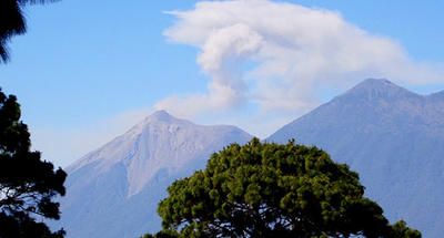 Volcán de Fuego y las cenizas del paisaje
